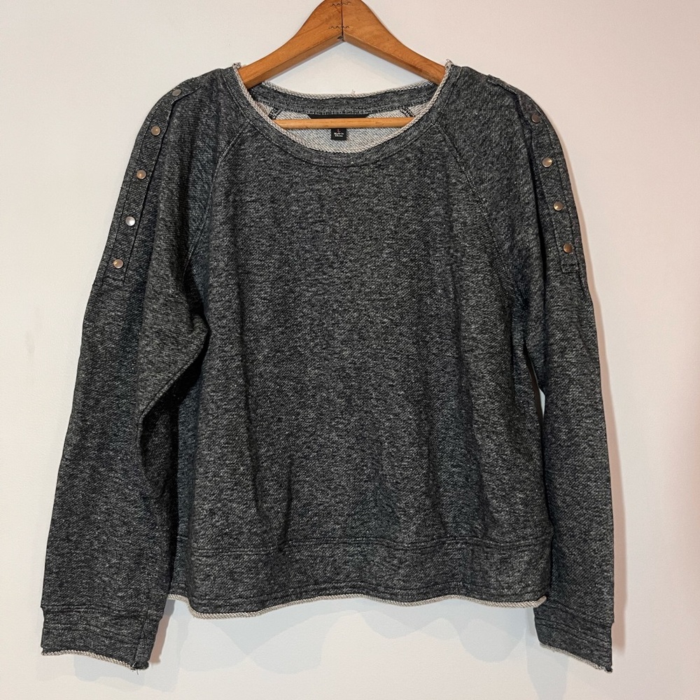 Rock and Republic Women Long Sleeve Top With Buttons on Sleeve Size Large